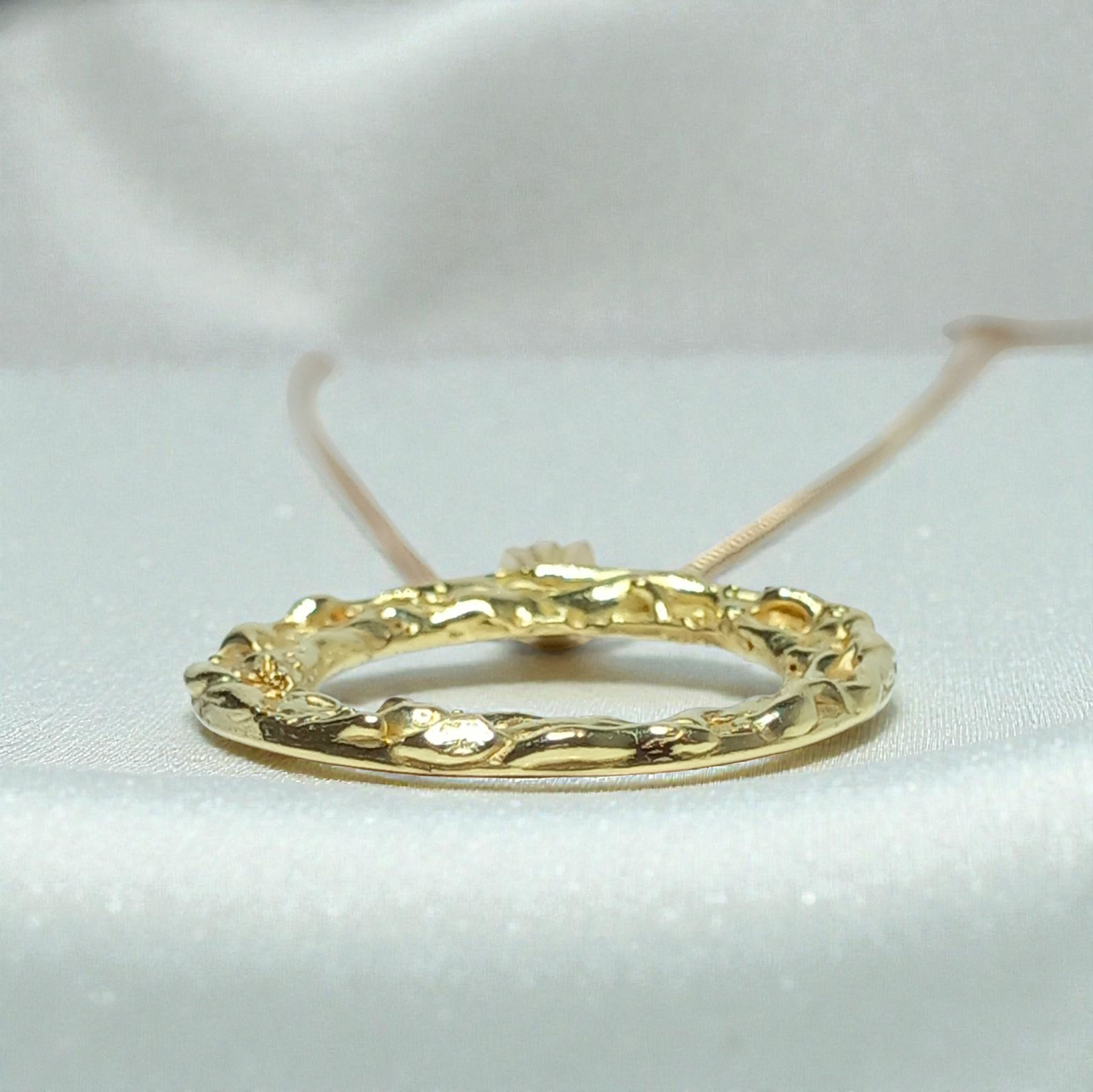 18ct Yellow Gold Wave Textured Circle Round Pendant (no chain)