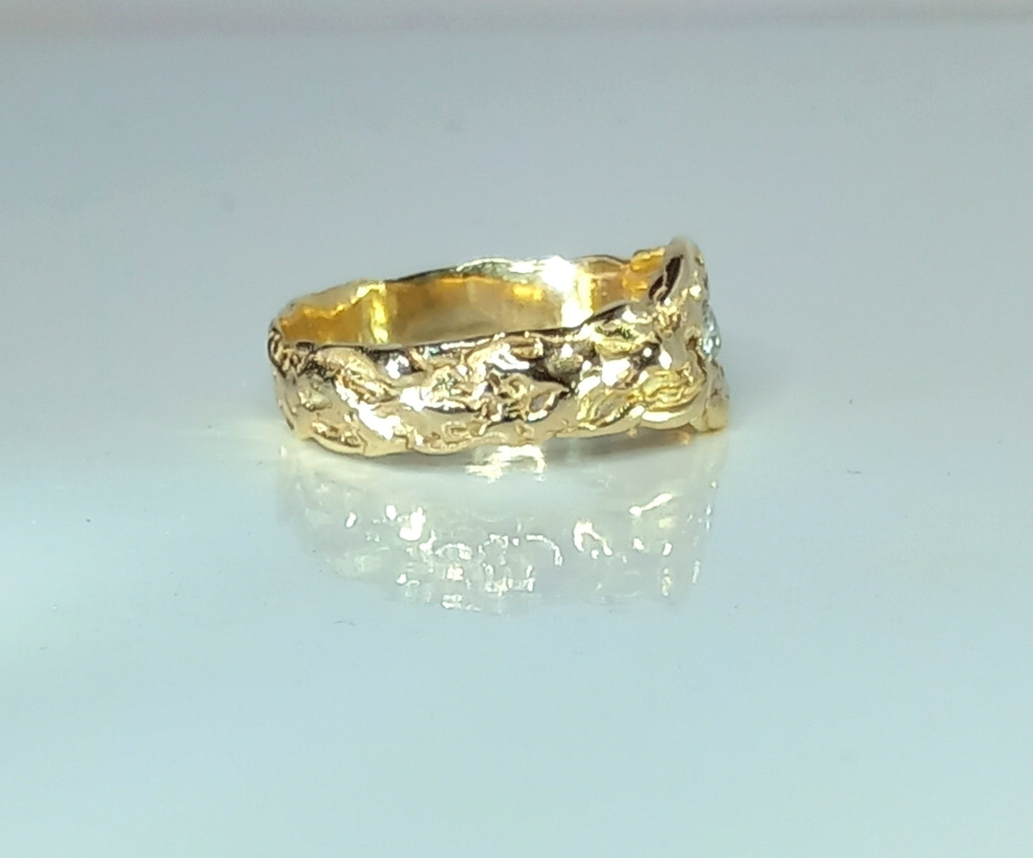 9ct Yellow Gold Wave Ring with Lab Diamond